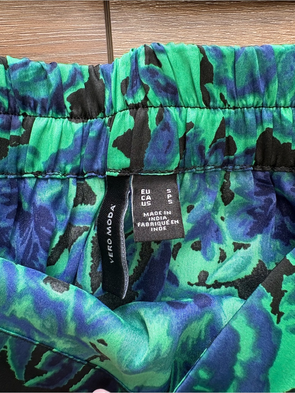Vero Moda Green & Blue women’s wrap skirt and blue top.